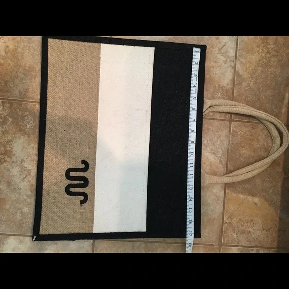 Stylish Black and Tan Satchel - Picture 6 of 8